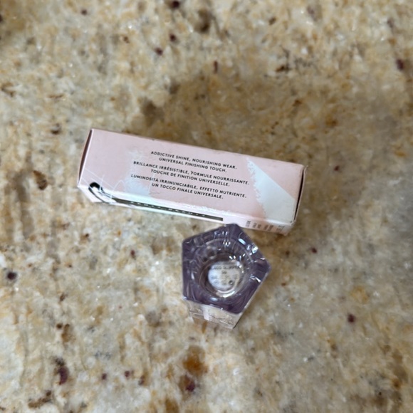 Fenty Beauty Gloss bomb in the shade Gass Slipper - Picture 6 of 6